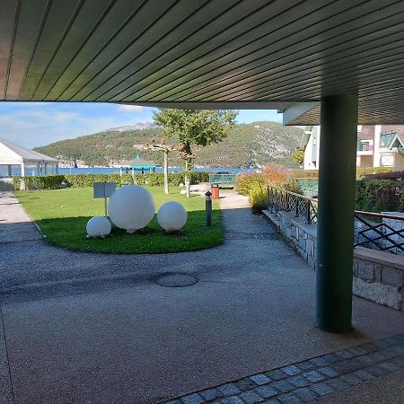 Au Bord Du Lac D'Annecy, Logement Type Loft, Dans Residence Avec Plage Et Ponton Privee Duingt Eksteriør bilde