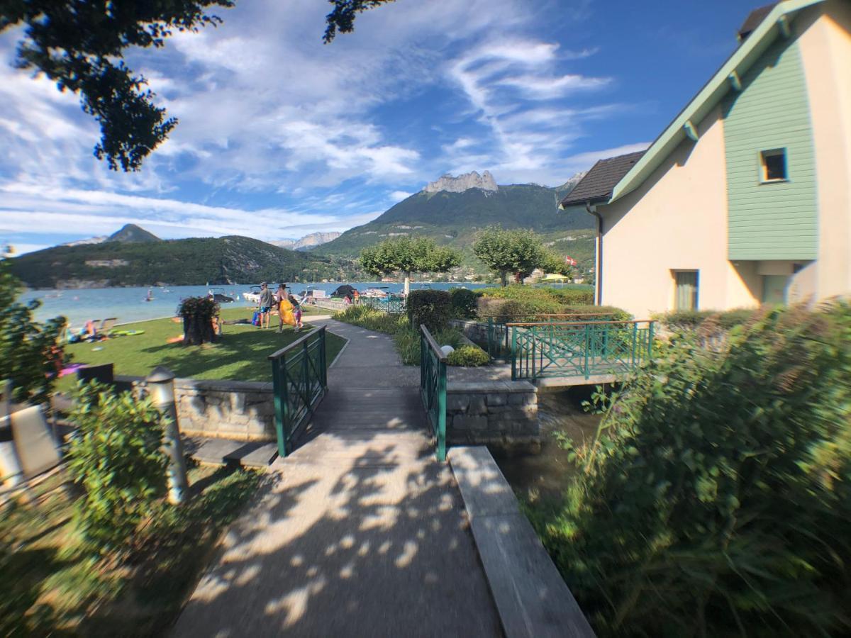 Au Bord Du Lac D'Annecy, Logement Type Loft, Dans Residence Avec Plage Et Ponton Privee Duingt Eksteriør bilde