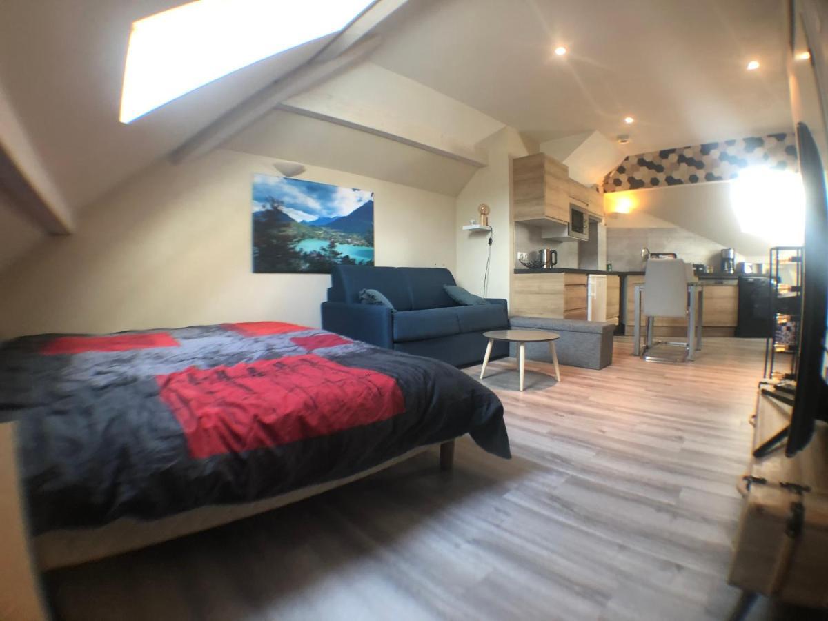 Au Bord Du Lac D'Annecy, Logement Type Loft, Dans Residence Avec Plage Et Ponton Privee Duingt Eksteriør bilde