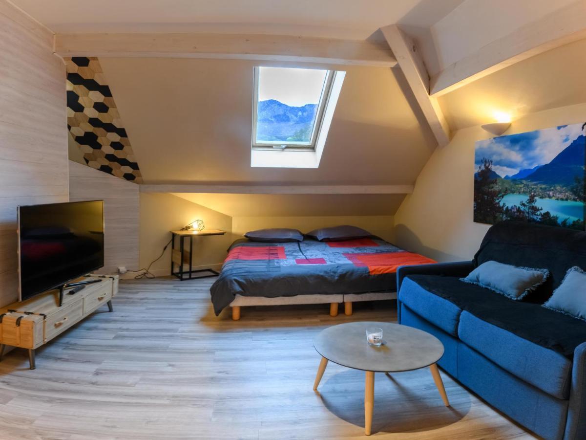 Au Bord Du Lac D'Annecy, Logement Type Loft, Dans Residence Avec Plage Et Ponton Privee Duingt Eksteriør bilde