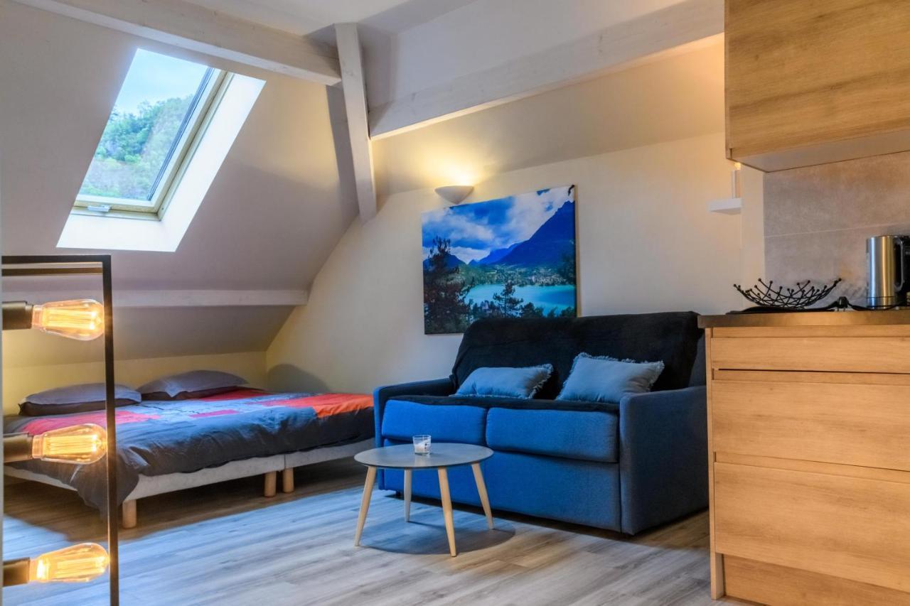 Au Bord Du Lac D'Annecy, Logement Type Loft, Dans Residence Avec Plage Et Ponton Privee Duingt Eksteriør bilde