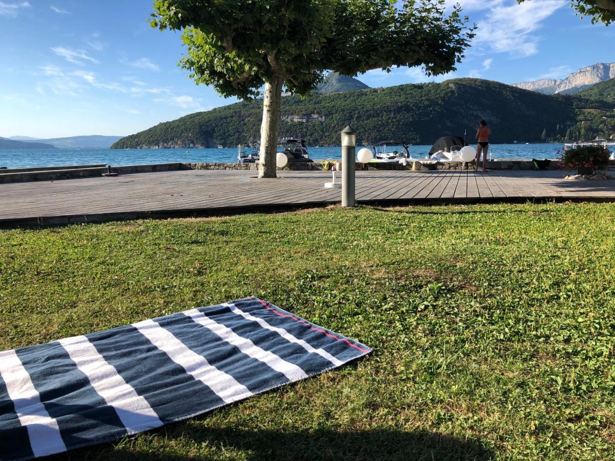 Au Bord Du Lac D'Annecy, Logement Type Loft, Dans Residence Avec Plage Et Ponton Privee Duingt Eksteriør bilde